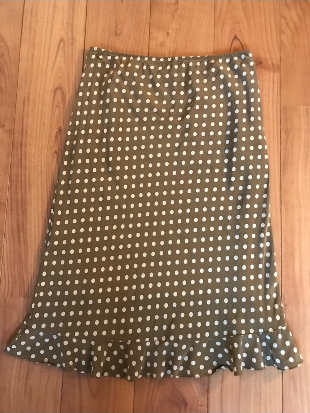 Banana Republic tan Polka Dot Skirt with Ruffle Hem size 10